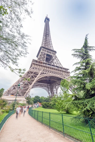 Blick auf den Eiffelturm, Paris — Stockfoto