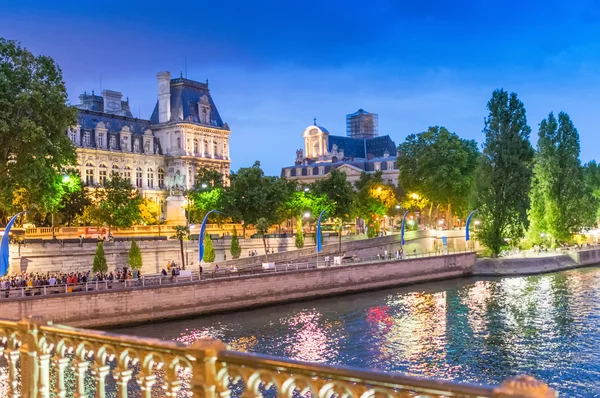 Zomeravond langs de rivier de Seine — Stockfoto