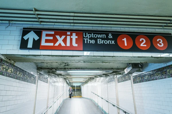 Ausstiegsschild in New Yorker U-Bahn — Stockfoto