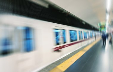 Bulanık tren Roma Metro