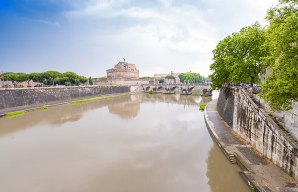 Ao longo do rio Tibre, Roma — Fotografia de Stock