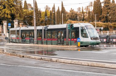 Şehir merkezinde ataç tren hızlandırır