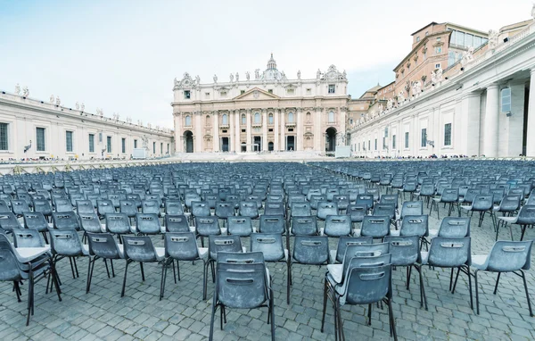 Plaza de San Pedro en la Ciudad del Vaticano — Foto de Stock