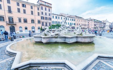 Turistler yürüyüş piazza Navona