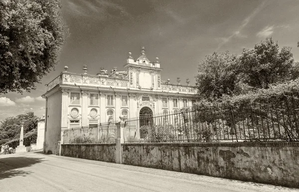 Architektur im villa borghese stadtpark, rom — Stockfoto