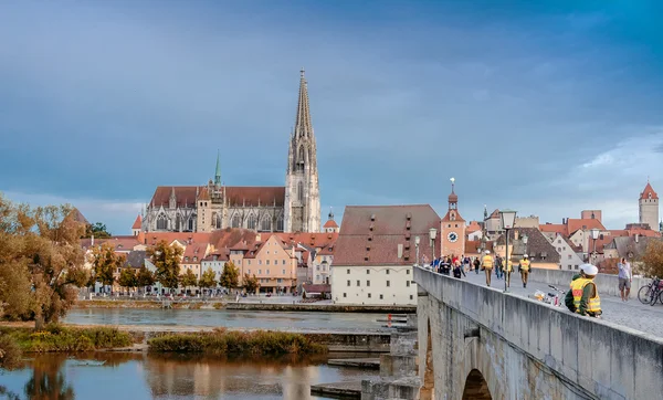 Touristen genießen Stadtstraßen, Deutschland — Stockfoto