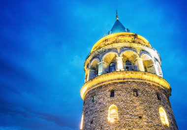 Galata Kulesi, gece görünümü