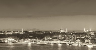 Istanbul cityscape Haliç üzerinde