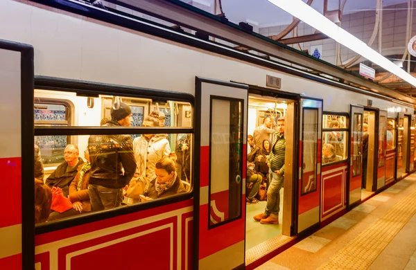 Istanbul tunnel tåg i Beyoglu — Stockfoto