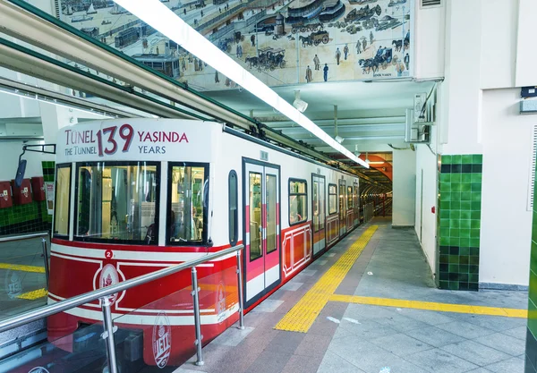 イスタンブール Beyoglu トンネル列車 — ストック写真