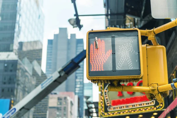 Fußgänger-Stoppschild in New Yorker Straße — Stockfoto
