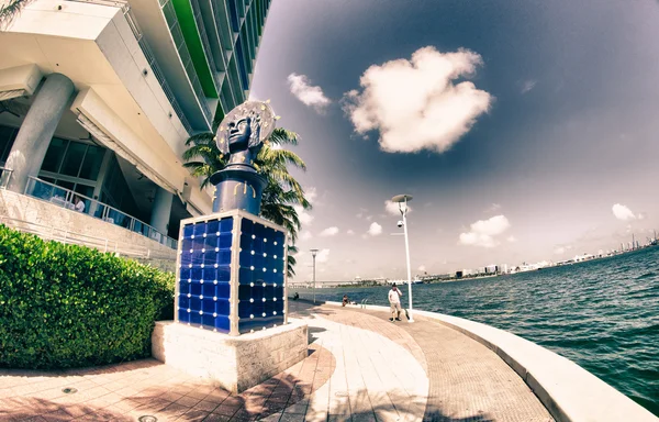 Miami wolkenkrabbers in de buurt van bayfront park — Stockfoto