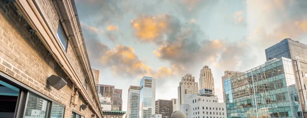 Manhattan siluetinin. Binalar ve gökdelenler, New York'un — Stok fotoğraf