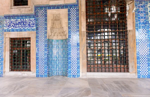 Mezquita Rustem Pasa en Estambul, Turquía — Foto de Stock