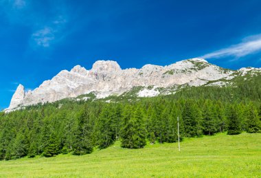 Çarpıcı alpin peyzaj, İtalyan Dolomites