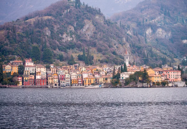 Piccolo paese sul Lago di Como — Foto Stock