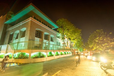Erkek gece sahnede ' şehir