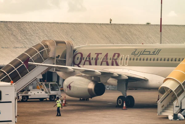 MALE ', MALDIVES - MARÇO 6, 2015: Aeronaves das vias aéreas do Qatar f — Fotografia de Stock