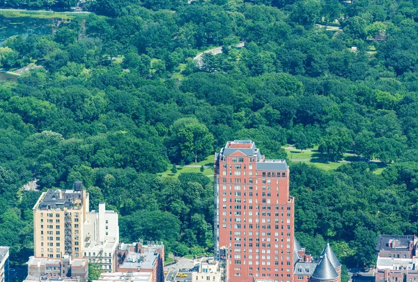 Vista aérea de los edificios y rascacielos de Nueva York al atardecer — Foto de Stock