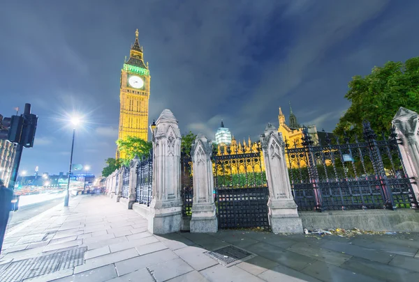 Υπέροχη νυχτερινή άποψη του Westminster Palace, Λονδίνο — Φωτογραφία Αρχείου