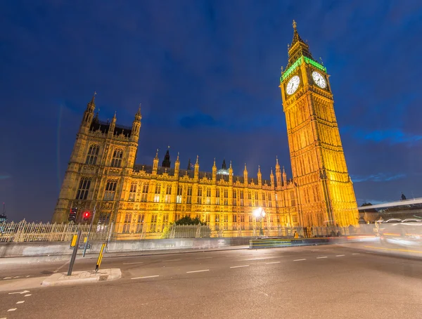 Maravilhosa vista noturna do Palácio Westminster, Londres — Fotografia de Stock