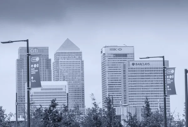 LONDRES - 29 DE SEPTIEMBRE DE 2013: Canary Wharf aera and buildings. C — Foto de Stock