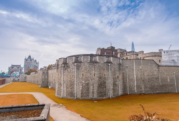 Egy napsütéses napon a londoni Tower — Stock Fotó