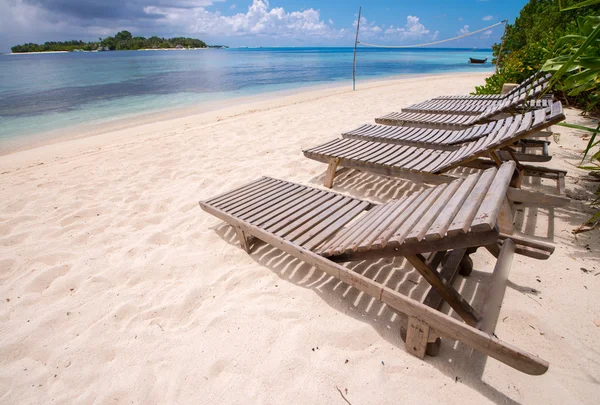 Wooden beach chairs in front of the ocean — Stock Photo, Image