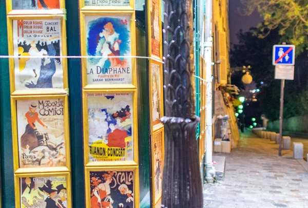 MONTMARTRE, PARIS - JULY 22, 2014: Charming streets of Montmartr — Stock Photo, Image