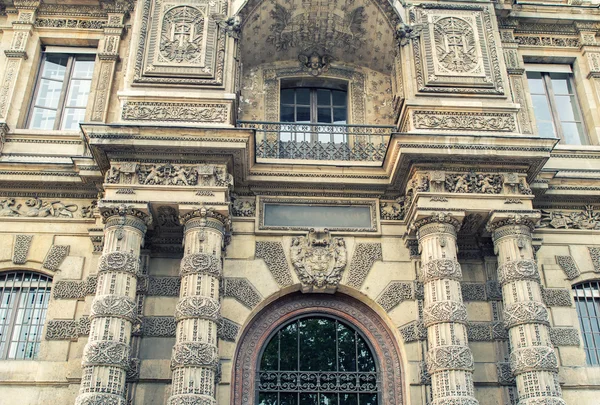 Paris - 20 Temmuz 2014: Görünüm Louvre Müzesi karmaşık. Louvre Mus — Stok fotoğraf