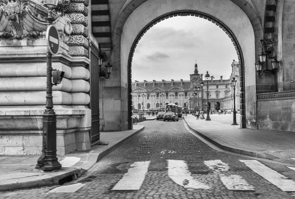 Parijs - 20 juli 2014: Weergave van Louvre Museum Complex. Louvre Mus — Stockfoto