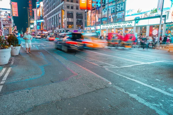 NUEVA YORK CITY - 22 DE MAYO DE 2013: Times Square en un día de primavera. Apr. — Foto de Stock