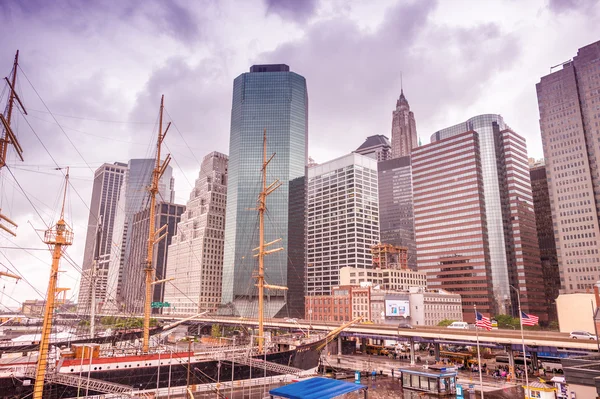 NOVA CIDADE DA IORQUE - 22 de maio de 2013: New York South Street Seaport. O — Fotografia de Stock