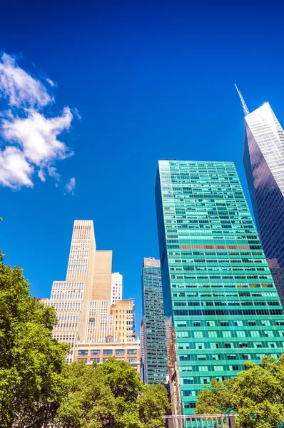 New York skyline from Bryant Park — Stock Photo, Image