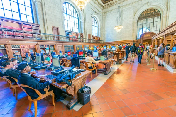 НЬЮ-ЙОРК - 20 мая: Интерьер Нью-Йоркской публичной библиотеки на M — стоковое фото