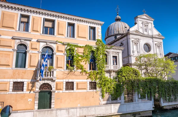 Venice canal and architecture. — Stock Photo, Image