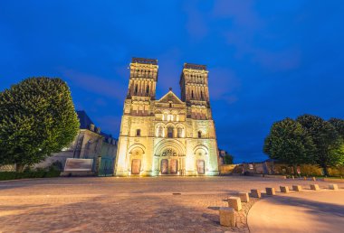 Abbaye Aux Dames, Caen landmark gece görünümü