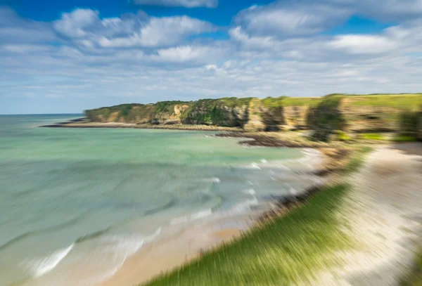 Rozmazaný pohled na Pointe du Hoc panoramatický pohled, Normandie - Francie — Stock fotografie