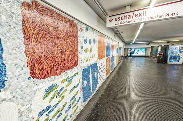 Rom - 20. Mai 2014: Innenraum der städtischen U-Bahn. Die Stadt ist zu besichtigen — Stockfoto