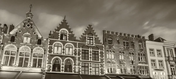 Black and white night view of Bruges classic homes - Belgium — Stock Photo, Image