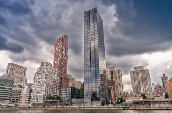 Geweldige skyline van Manhattan - New York wolkenkrabbers — Stockfoto