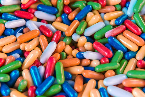 Nahaufnahme vieler bunter Pillen (Medikamente)) — Stockfoto
