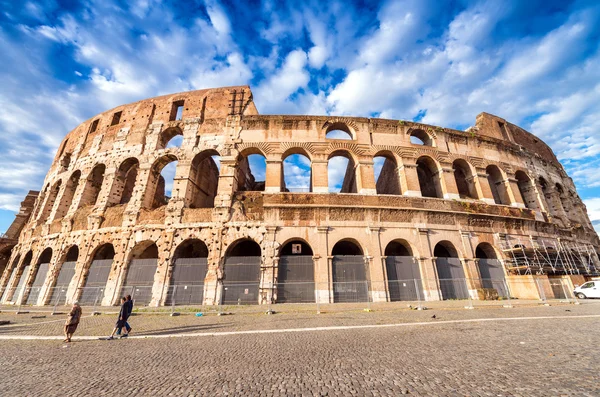 NROMA - 14 GIUGNO 2014: I turisti visitano Villa Borghese. La città a — Foto Stock