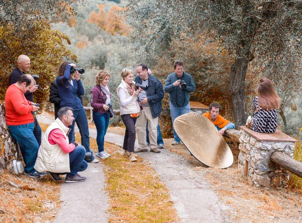 Nrome - den 14 juni, 2014: turister besöker Villa Borghese. Staden på — Stockfoto