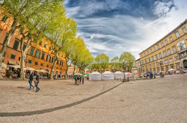 NROME - JUNE 14, 2014: Tourists visit Villa Borghese. The city at — Stock Photo, Image