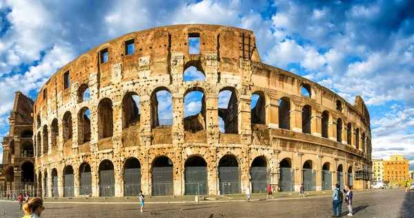 Roma 'daki güzel Colosseum manzarası — Stok fotoğraf