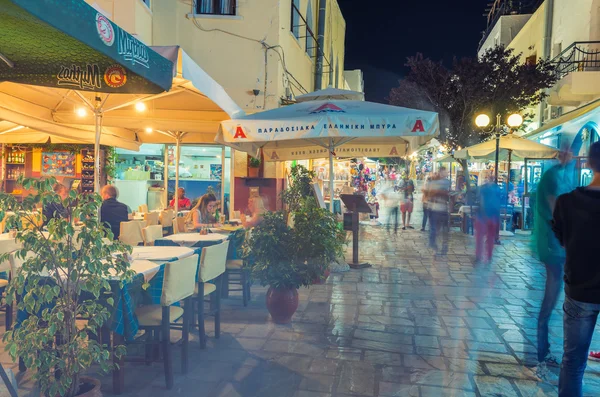 KOS, GREECE - JUNE 7, 2014: City streets at night in summer seas — Stock Photo, Image