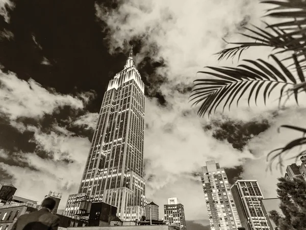 曼哈顿-纽约摩天大楼的惊人天际线 — 图库照片