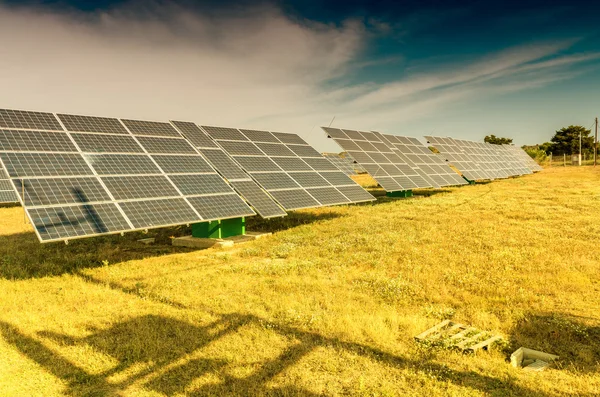 Power plant using renewable solar energy with sun — Stock Photo, Image