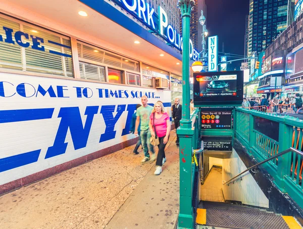 New York City - 8 juni 2013: Nypd street tecken på Times Square. — Stockfoto